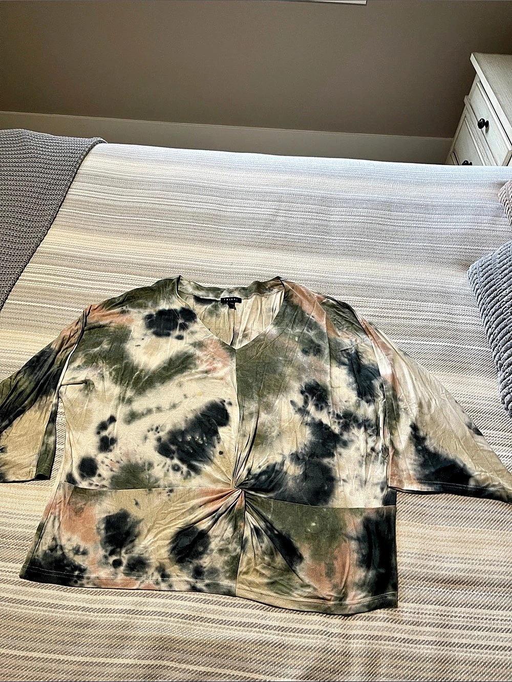 BOGO Tribal Tie-Dye Twist Front Blouse in Green & Pink Size XXL
